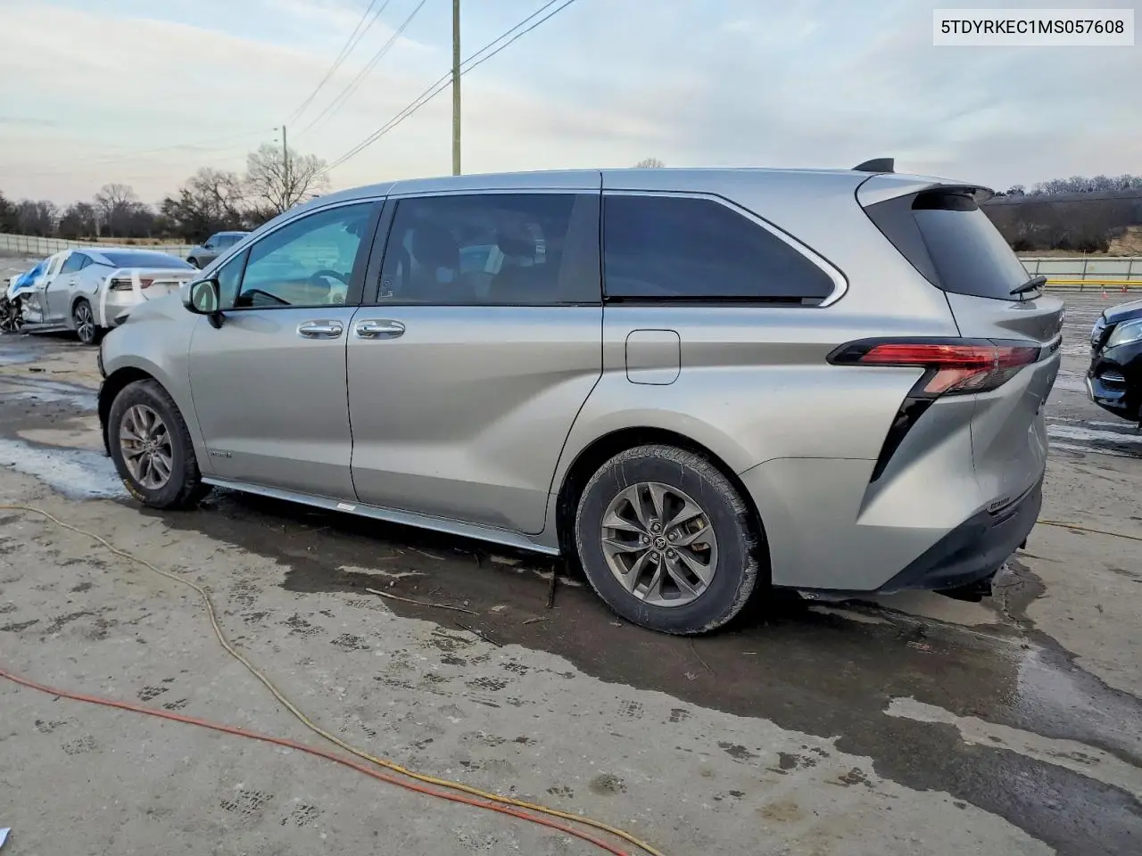 5TDYRKEC1MS057608 2021 Toyota Sienna Xle