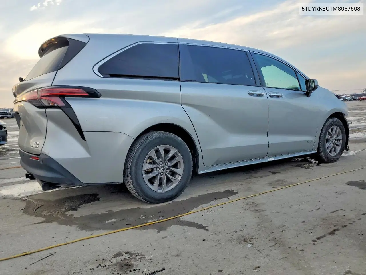 5TDYRKEC1MS057608 2021 Toyota Sienna Xle