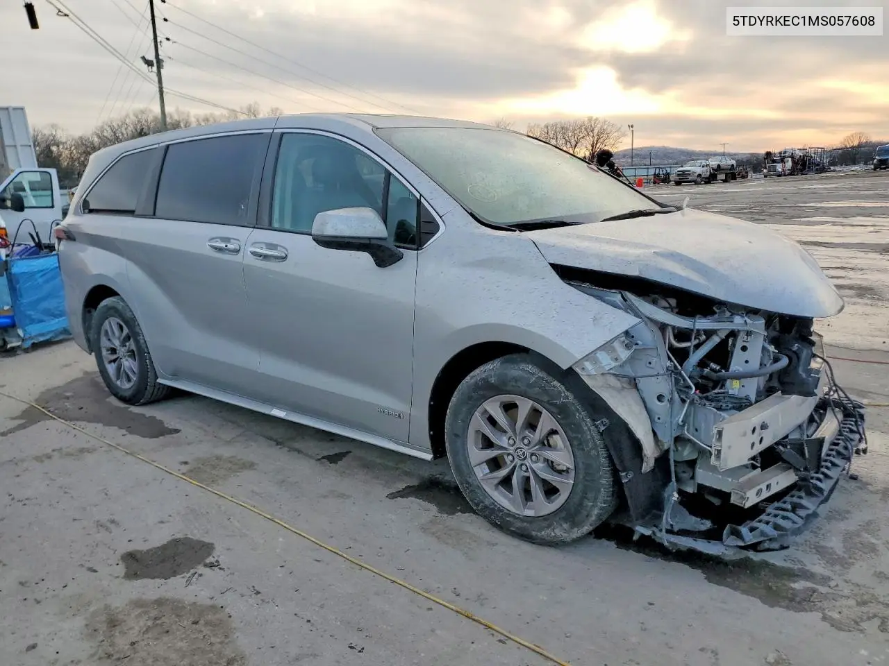 5TDYRKEC1MS057608 2021 Toyota Sienna Xle