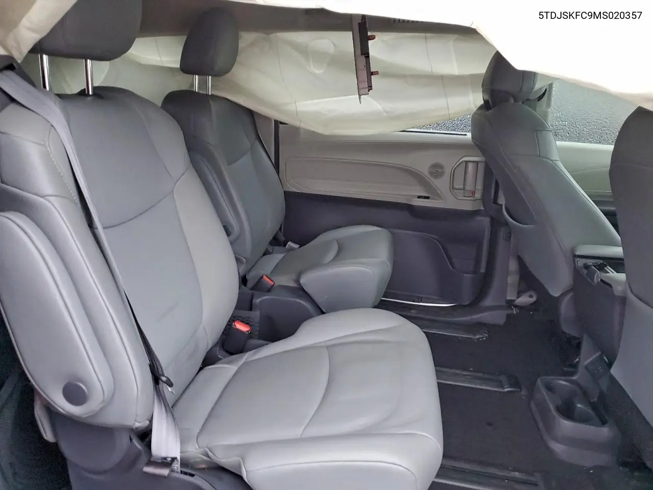 5TDJSKFC9MS020357 2021 Toyota Sienna Xle