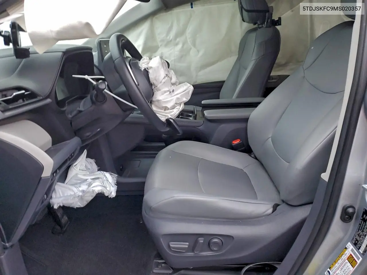 5TDJSKFC9MS020357 2021 Toyota Sienna Xle