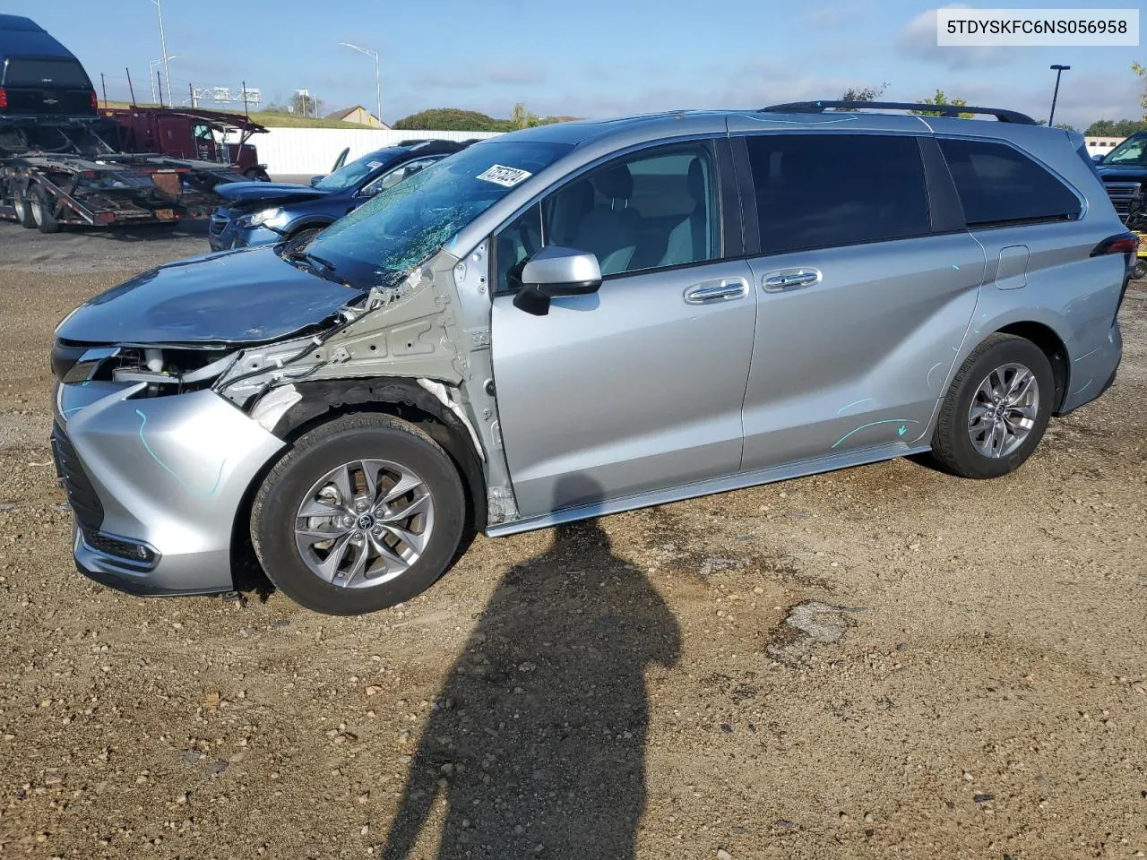 5TDYSKFC6NS056958 2022 Toyota Sienna Xle