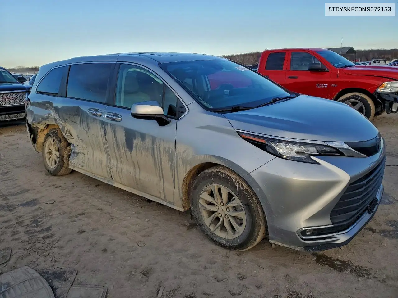5TDYSKFC0NS072153 2022 Toyota Sienna Xle