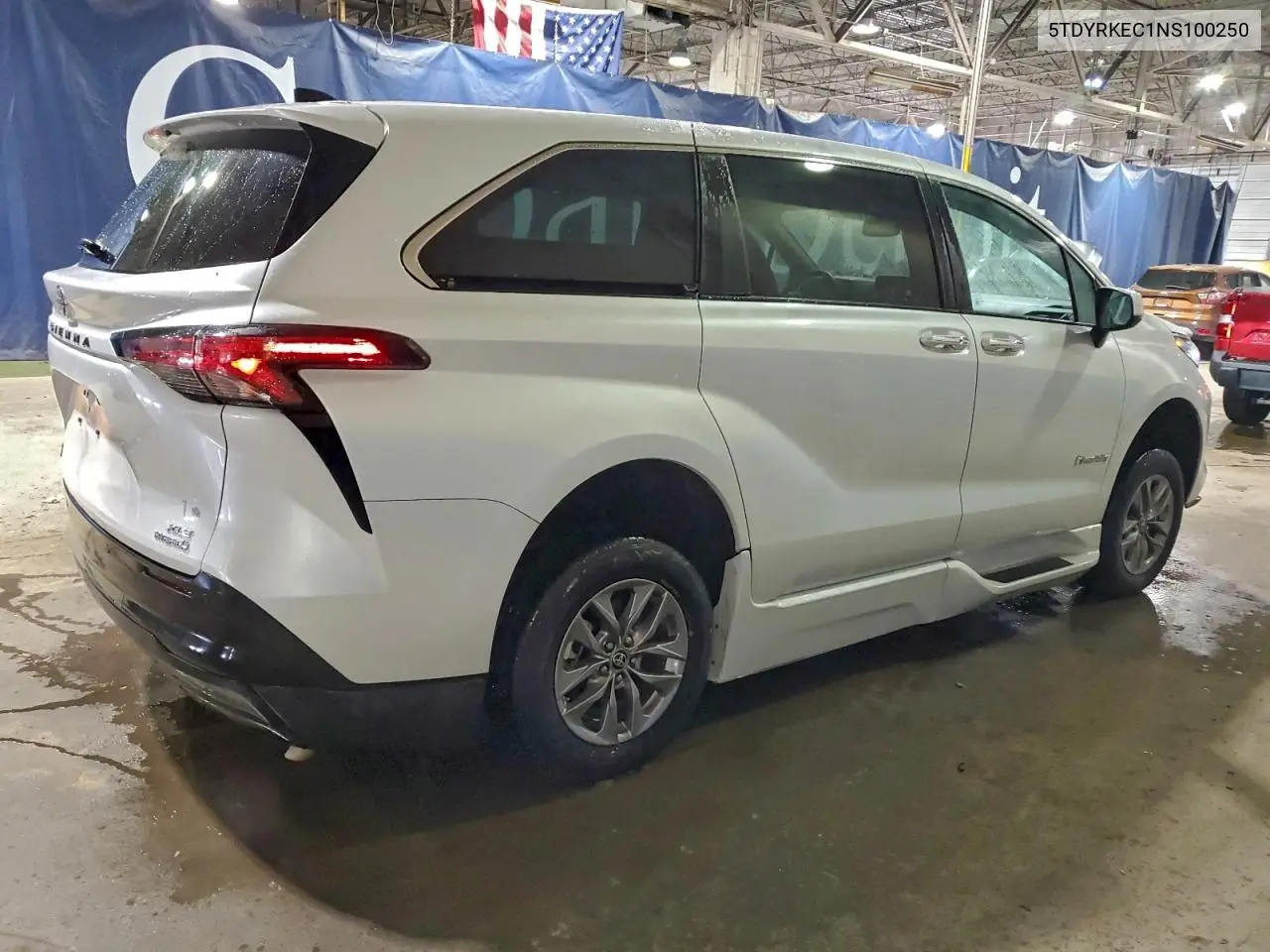 5TDYRKEC1NS100250 2022 Toyota Sienna Xle