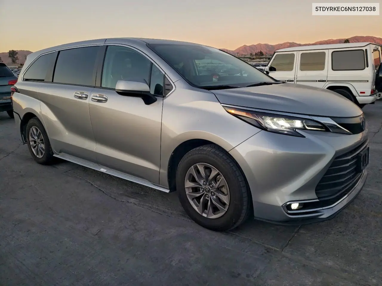 5TDYRKEC6NS127038 2022 Toyota Sienna Xle