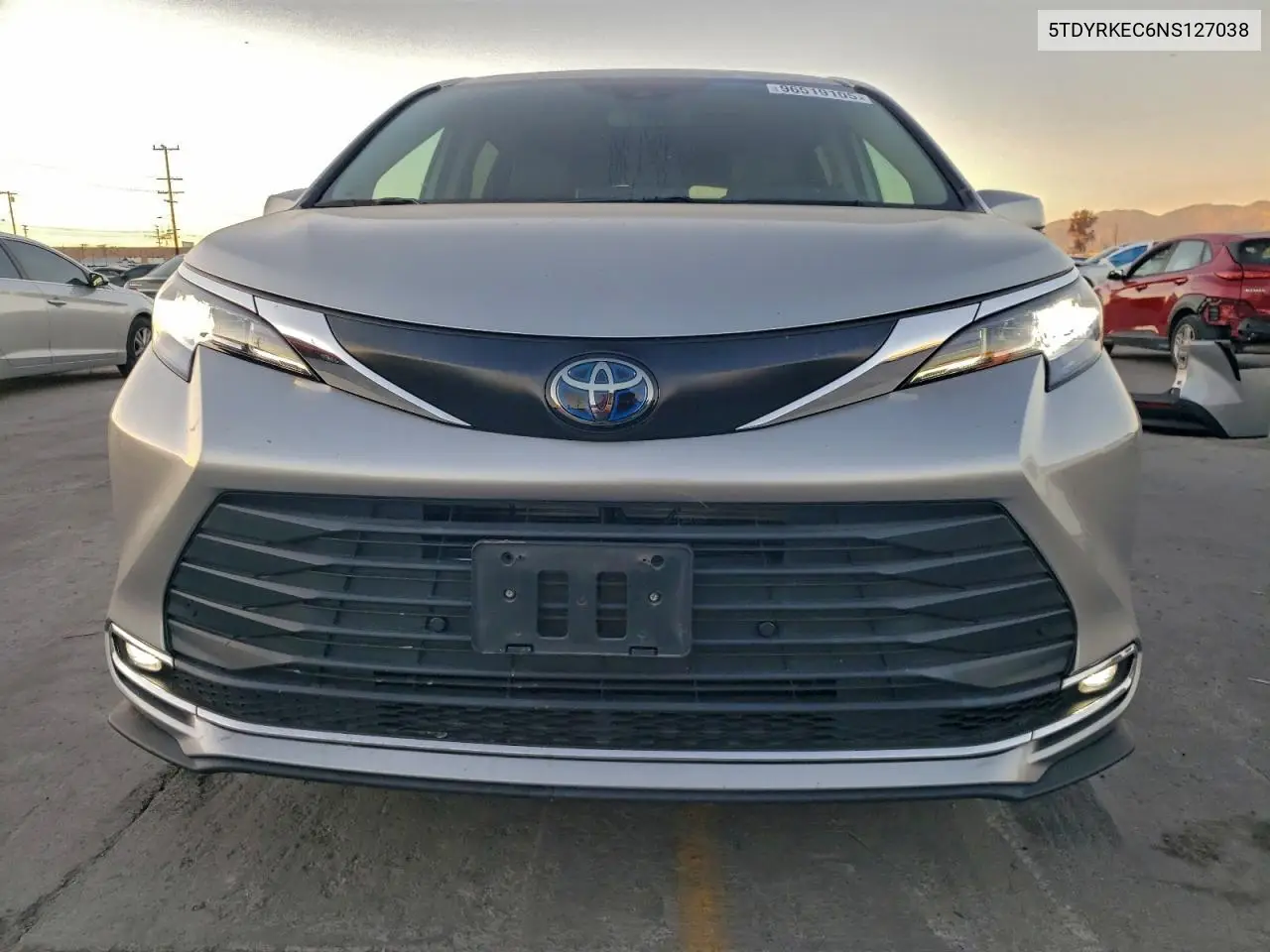 5TDYRKEC6NS127038 2022 Toyota Sienna Xle