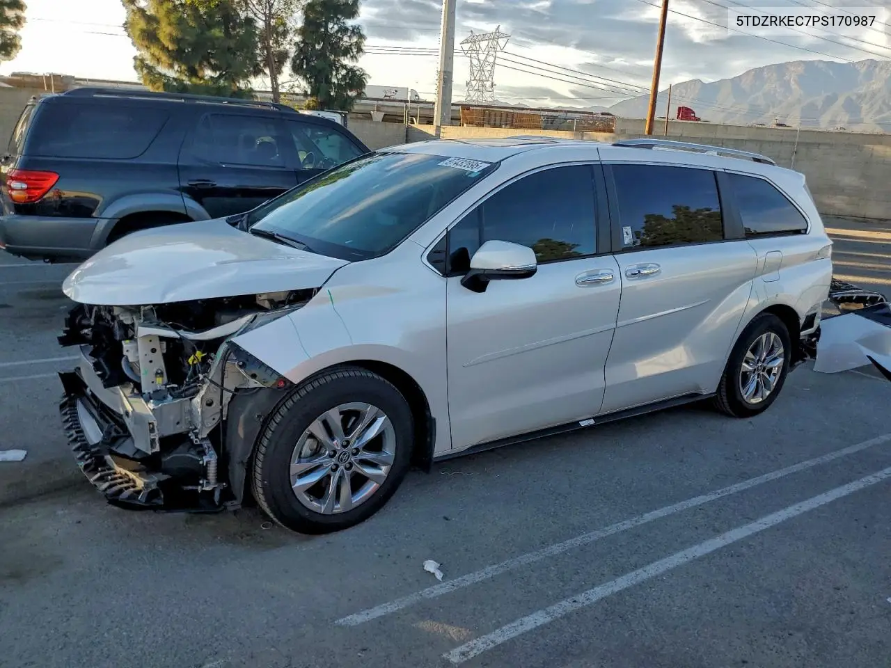 5TDZRKEC7PS170987 2023 Toyota Sienna Limited