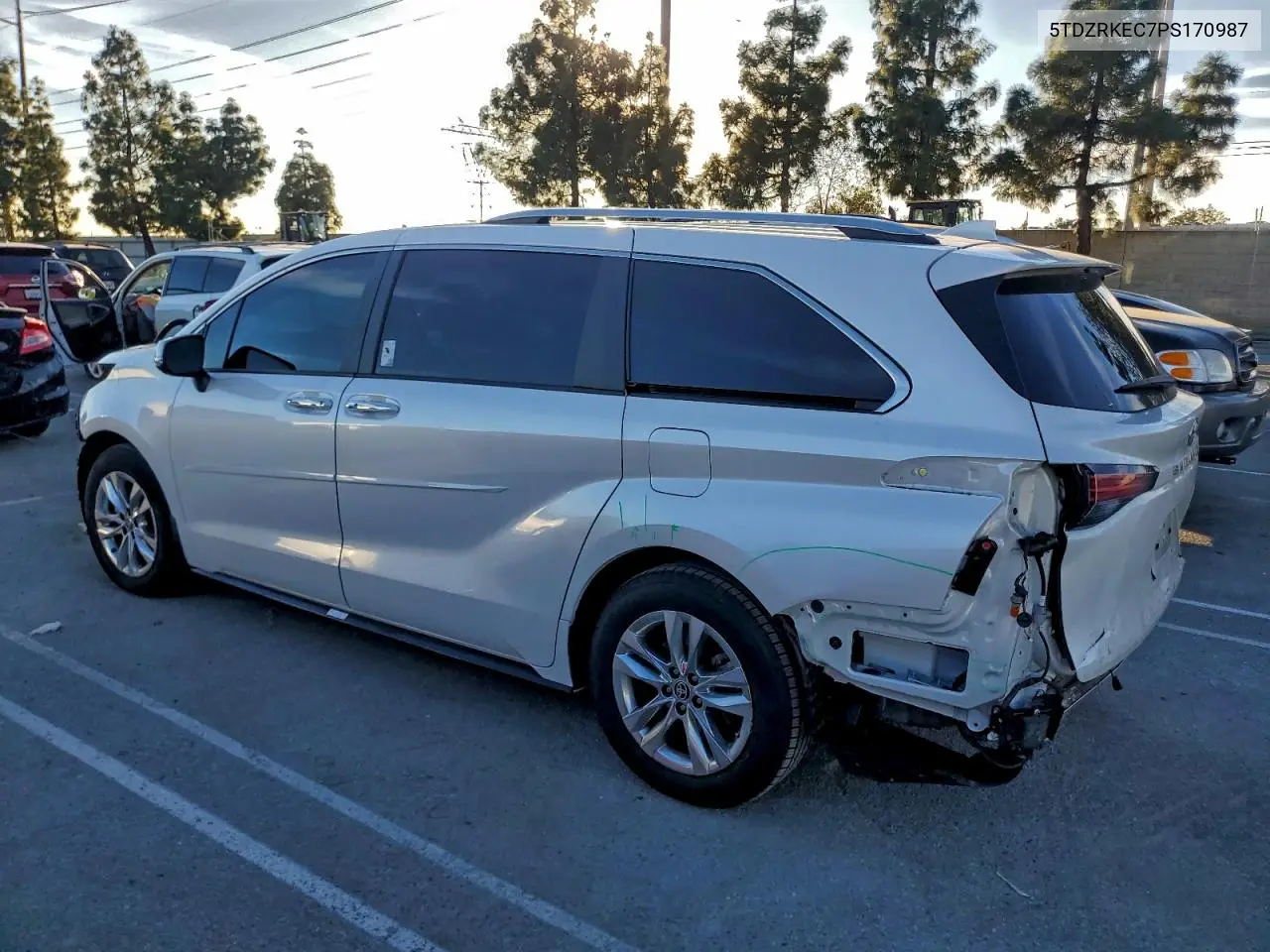 5TDZRKEC7PS170987 2023 Toyota Sienna Limited