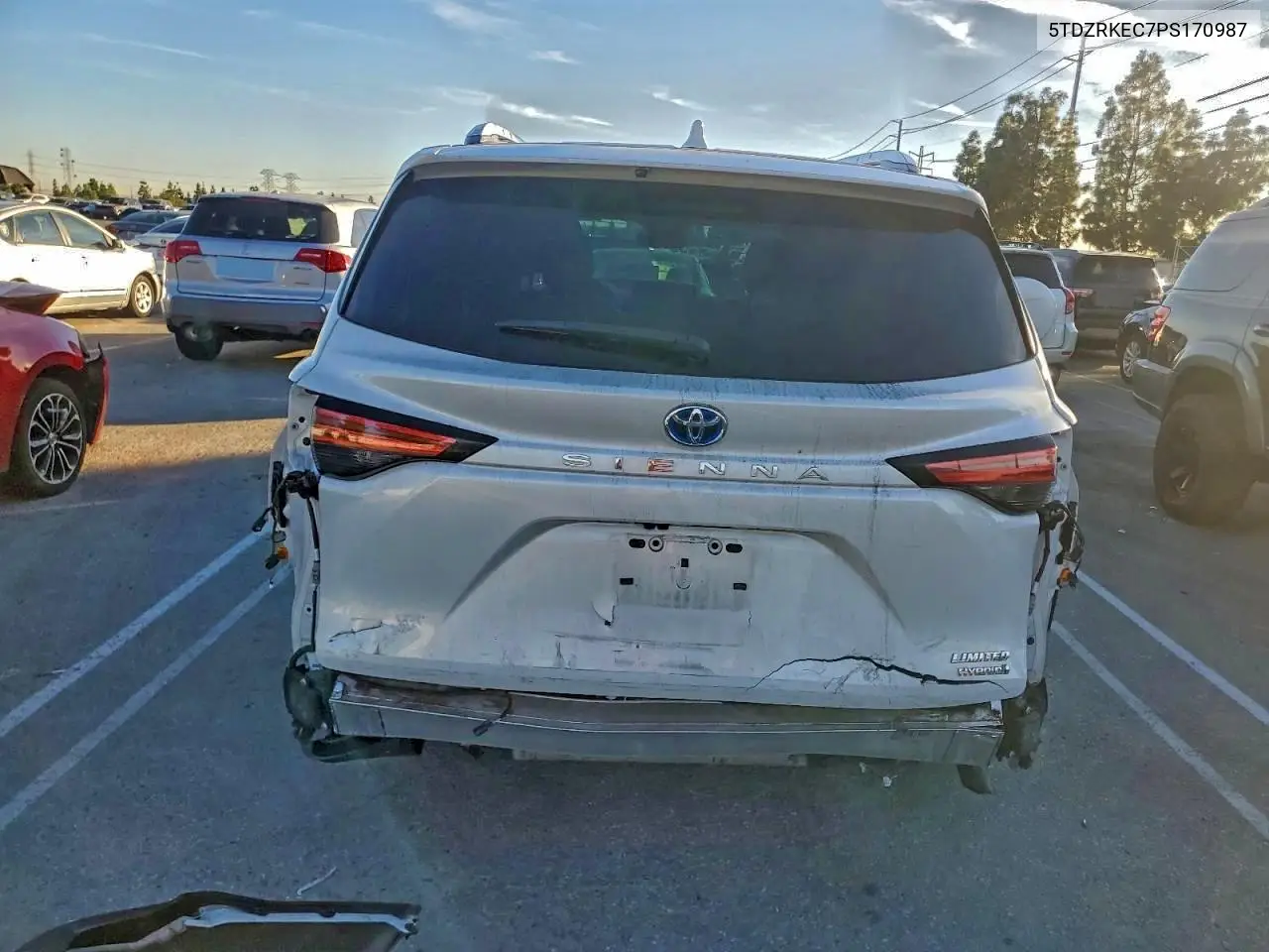5TDZRKEC7PS170987 2023 Toyota Sienna Limited