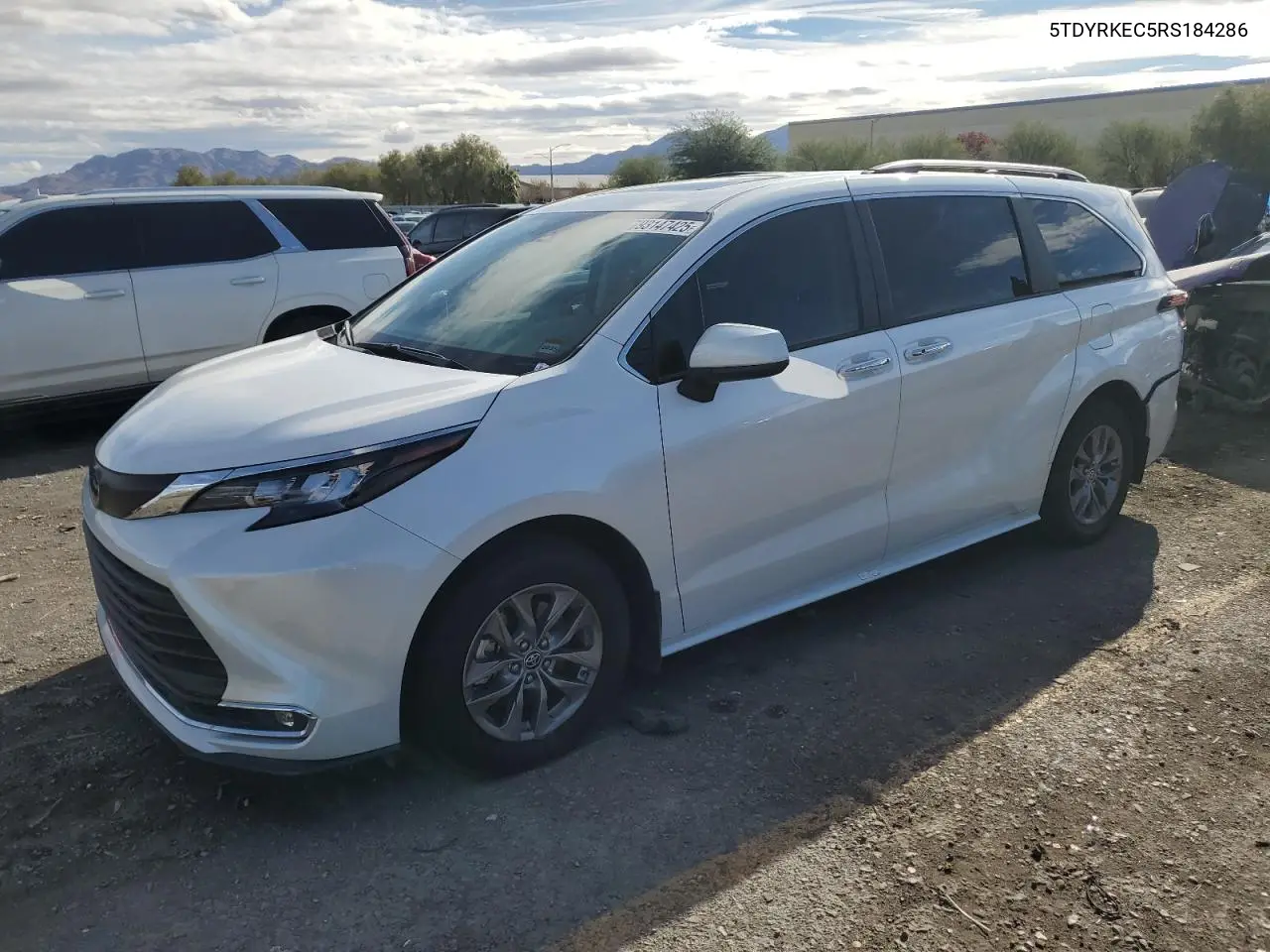 5TDYRKEC5RS184286 2024 Toyota Sienna Xle