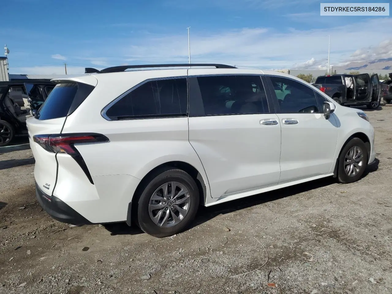 5TDYRKEC5RS184286 2024 Toyota Sienna Xle