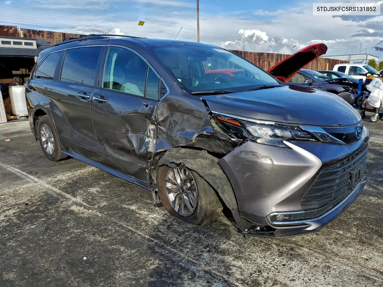 5TDJSKFC5RS131852 2024 Toyota Sienna Xle