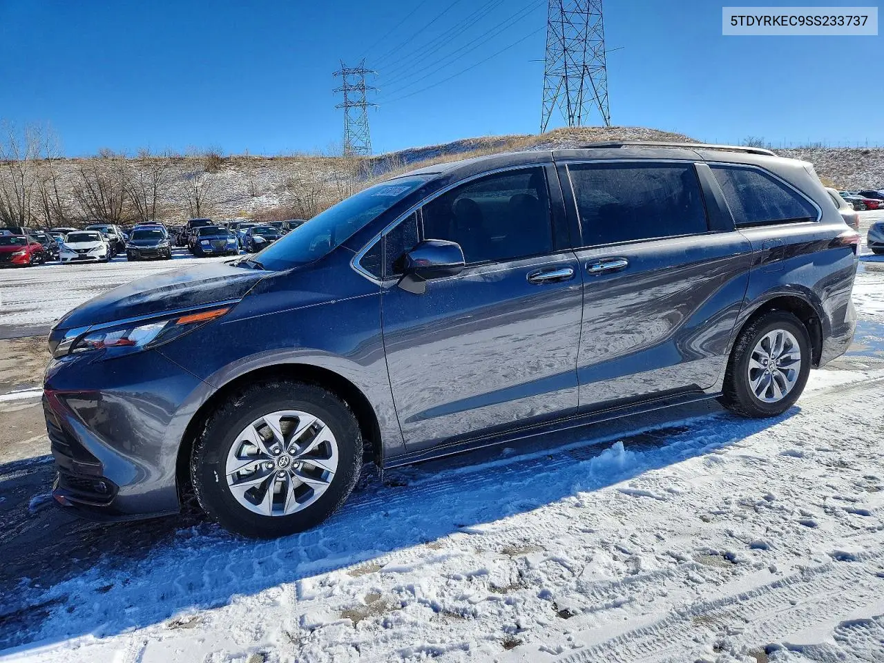 5TDYRKEC9SS233737 2025 Toyota Sienna Xle
