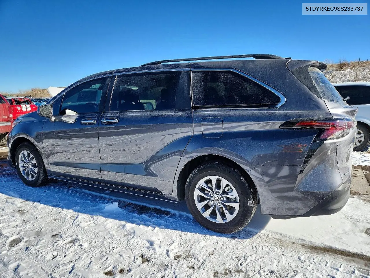 5TDYRKEC9SS233737 2025 Toyota Sienna Xle