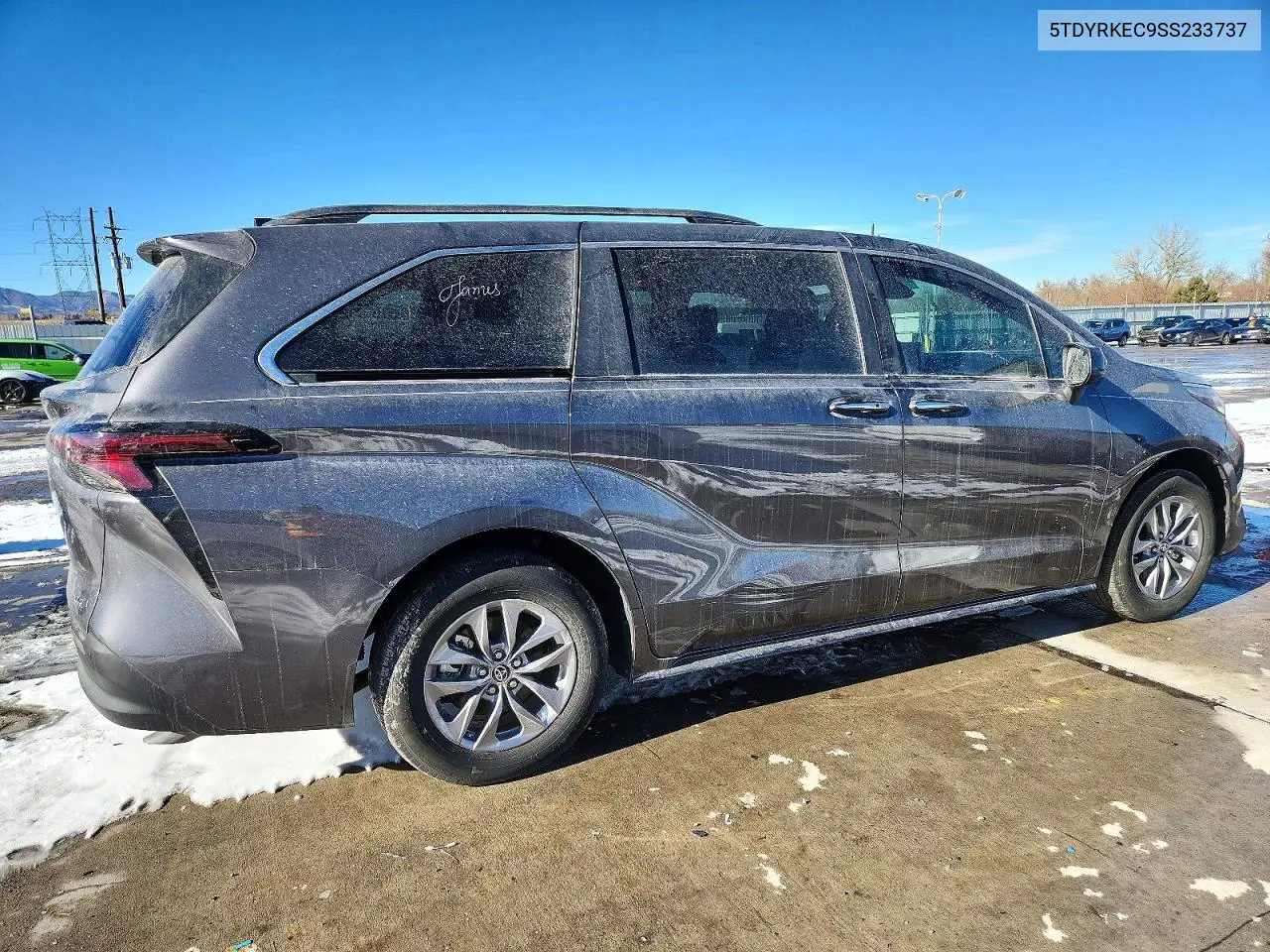 5TDYRKEC9SS233737 2025 Toyota Sienna Xle