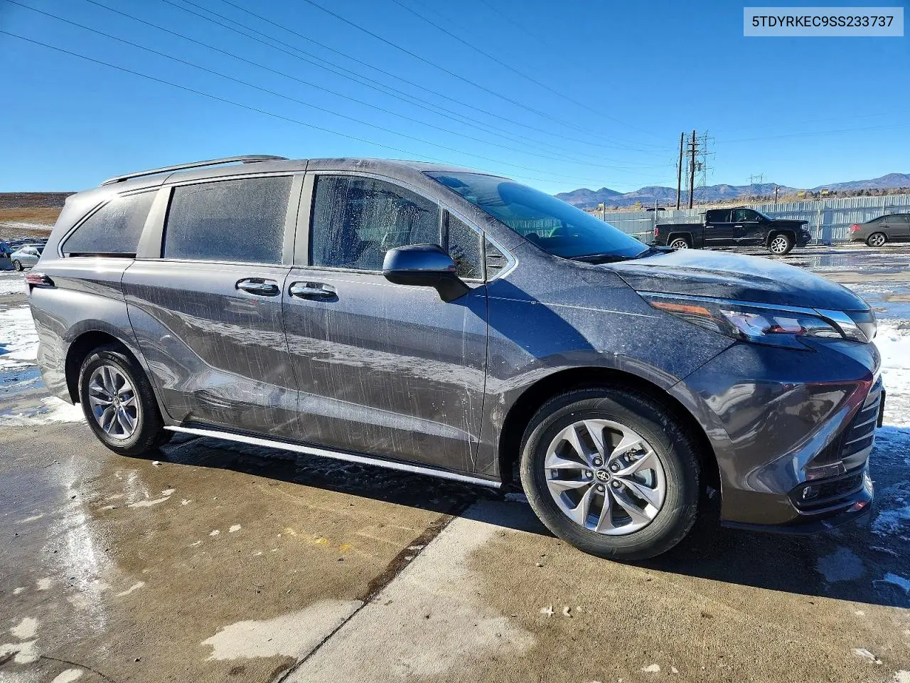5TDYRKEC9SS233737 2025 Toyota Sienna Xle