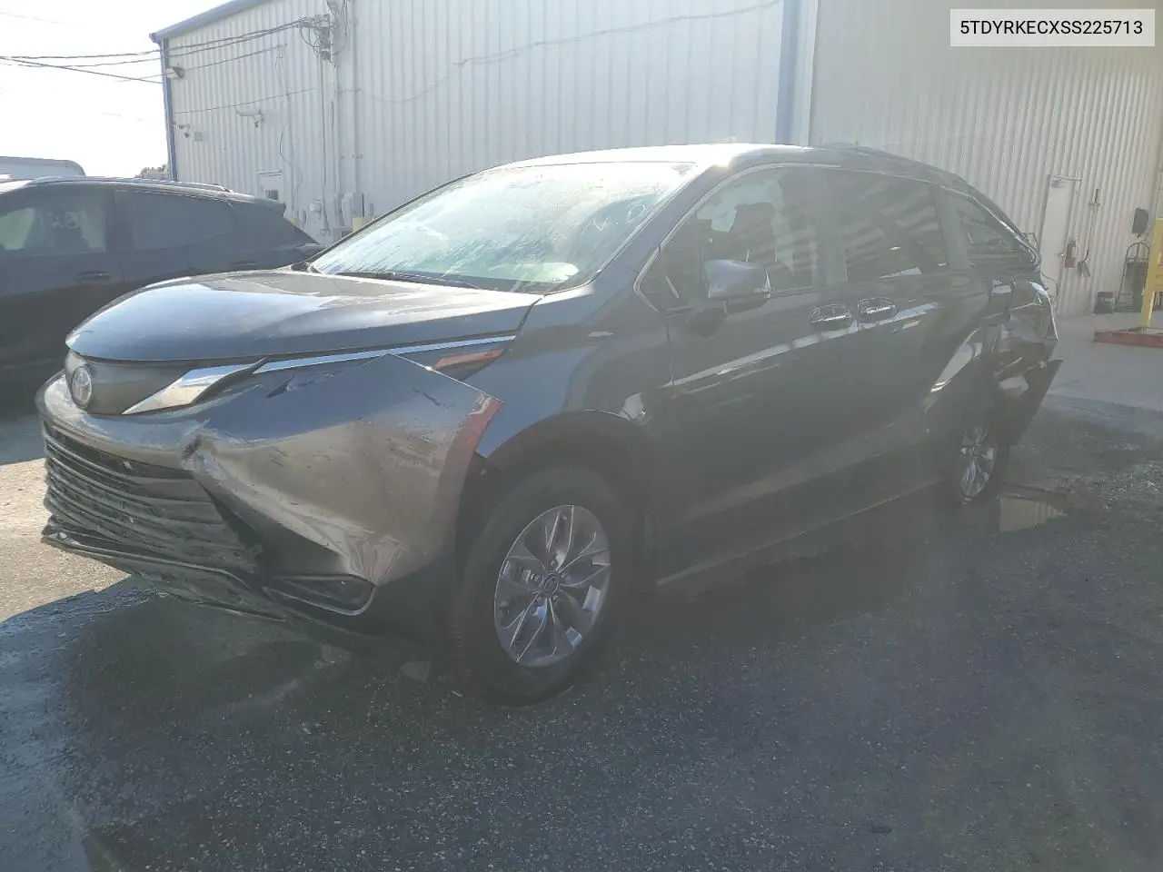 5TDYRKECXSS225713 2025 Toyota Sienna Xle
