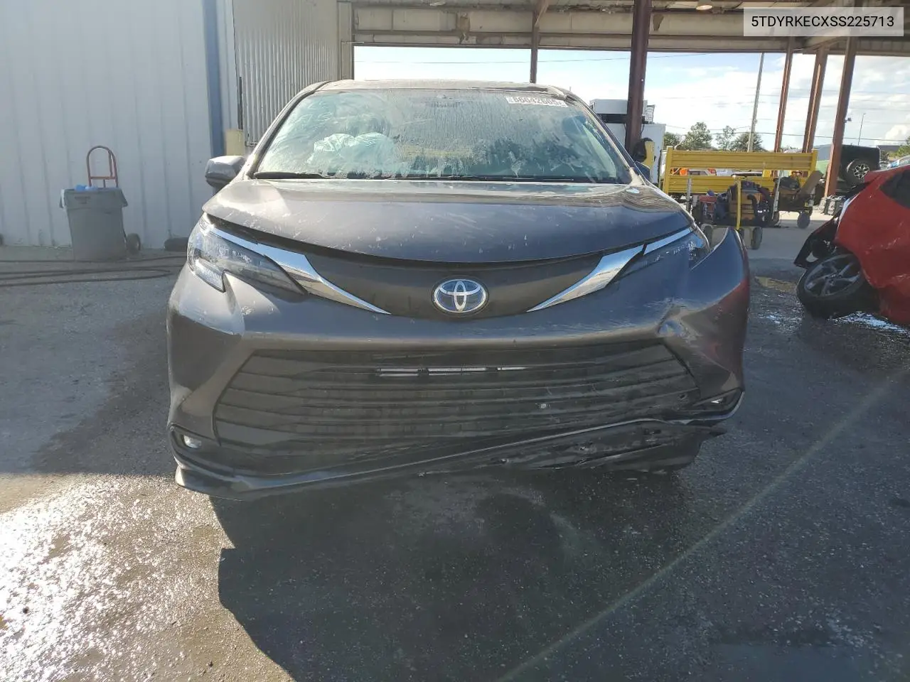 5TDYRKECXSS225713 2025 Toyota Sienna Xle