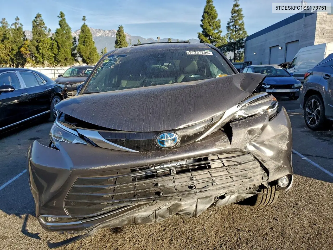 5TDESKFC1SS173751 2025 Toyota Sienna Limited