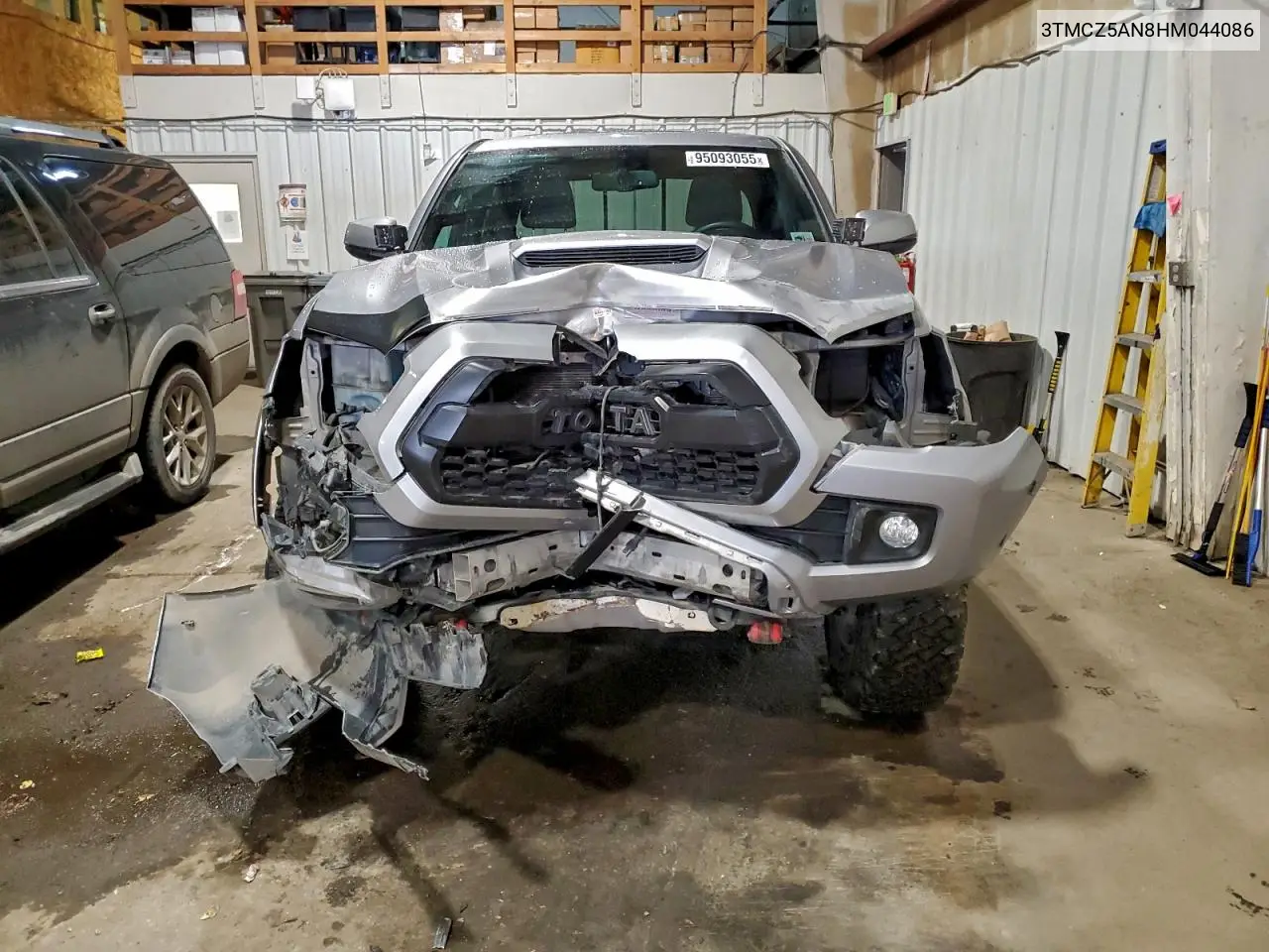 3TMCZ5AN8HM044086 2017 Toyota Tacoma Double Cab
