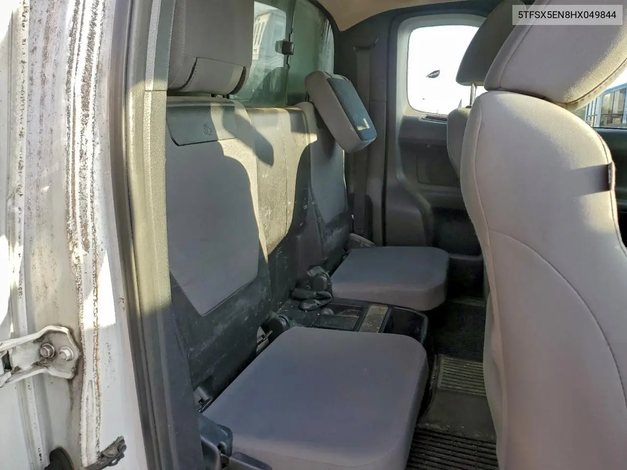 5TFSX5EN8HX049844 2017 Toyota Tacoma Sr