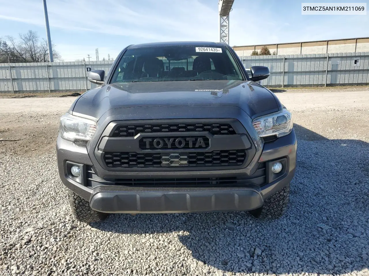 3TMCZ5AN1KM211069 2019 Toyota Tacoma Double Cab