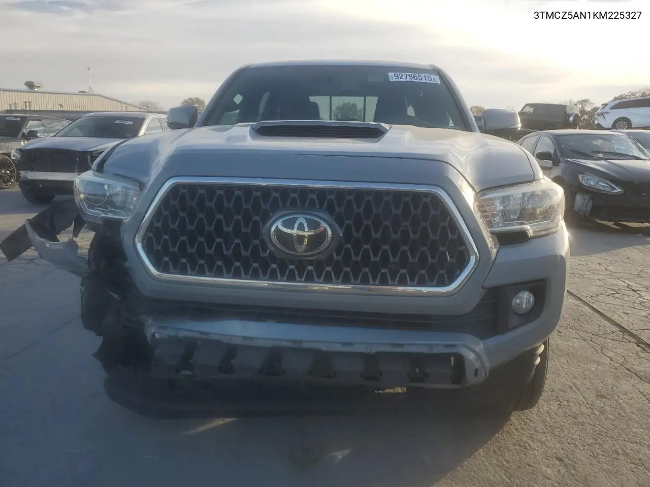 3TMCZ5AN1KM225327 2019 Toyota Tacoma Double Cab
