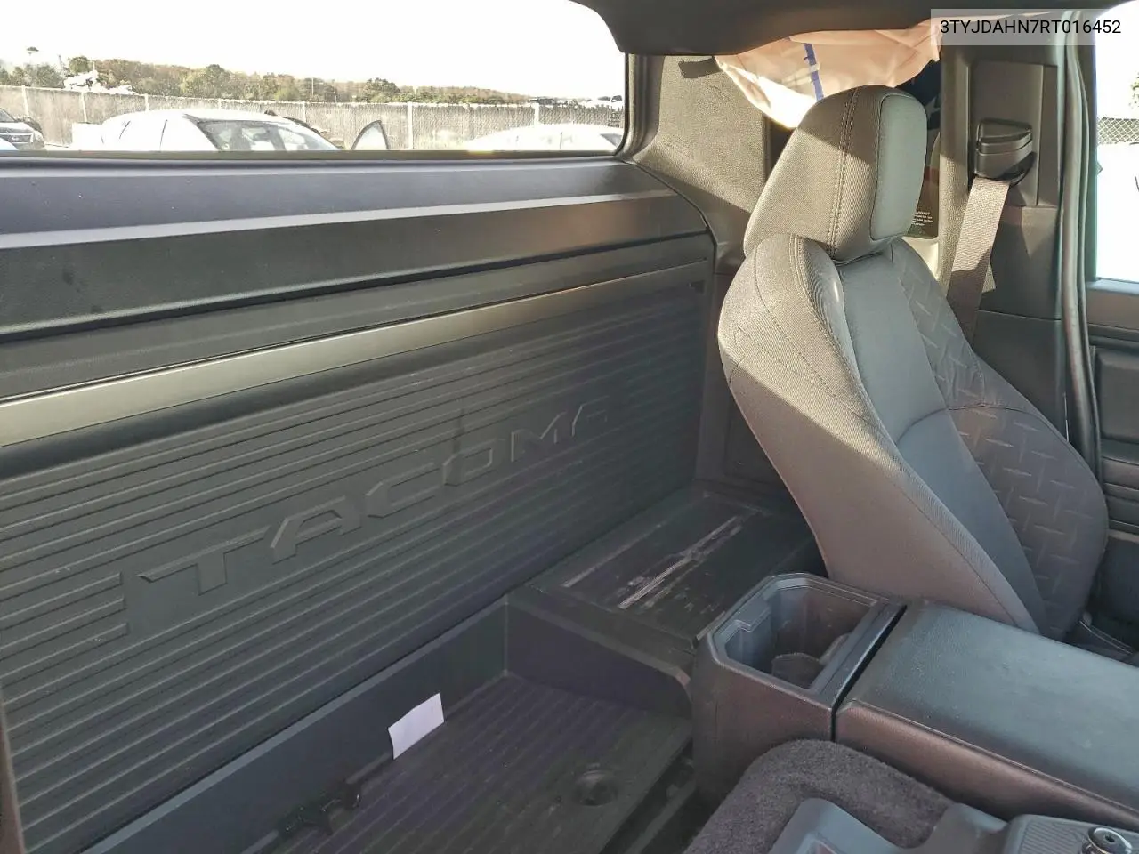 3TYJDAHN7RT016452 2024 Toyota Tacoma Xtracab
