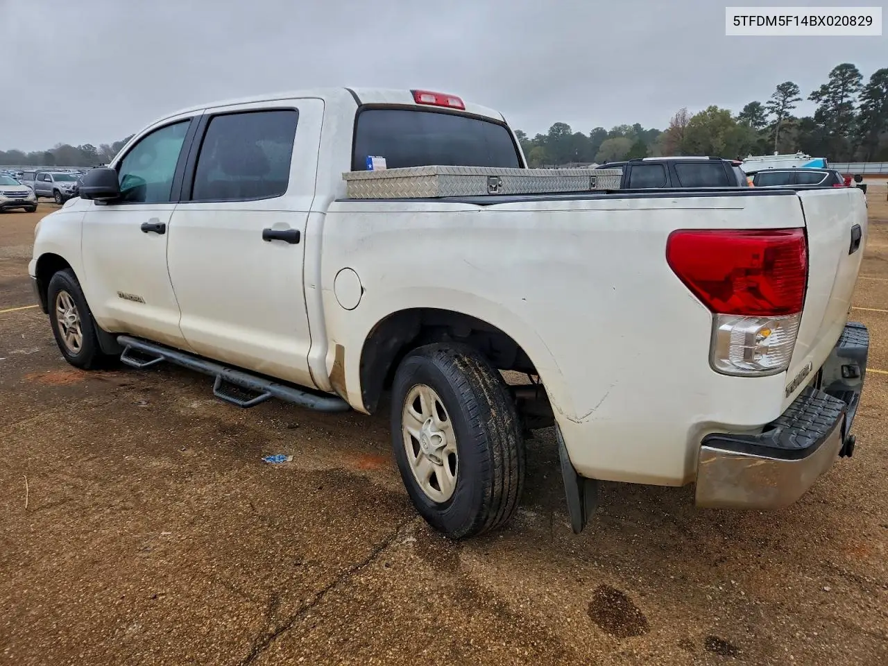 5TFDM5F14BX020829 2011 Toyota Tundra Crewmax Sr5