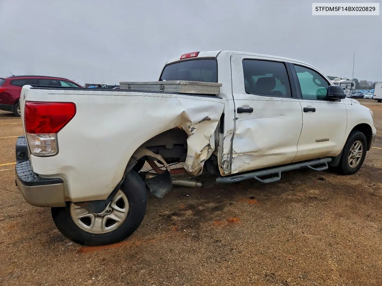 5TFDM5F14BX020829 2011 Toyota Tundra Crewmax Sr5