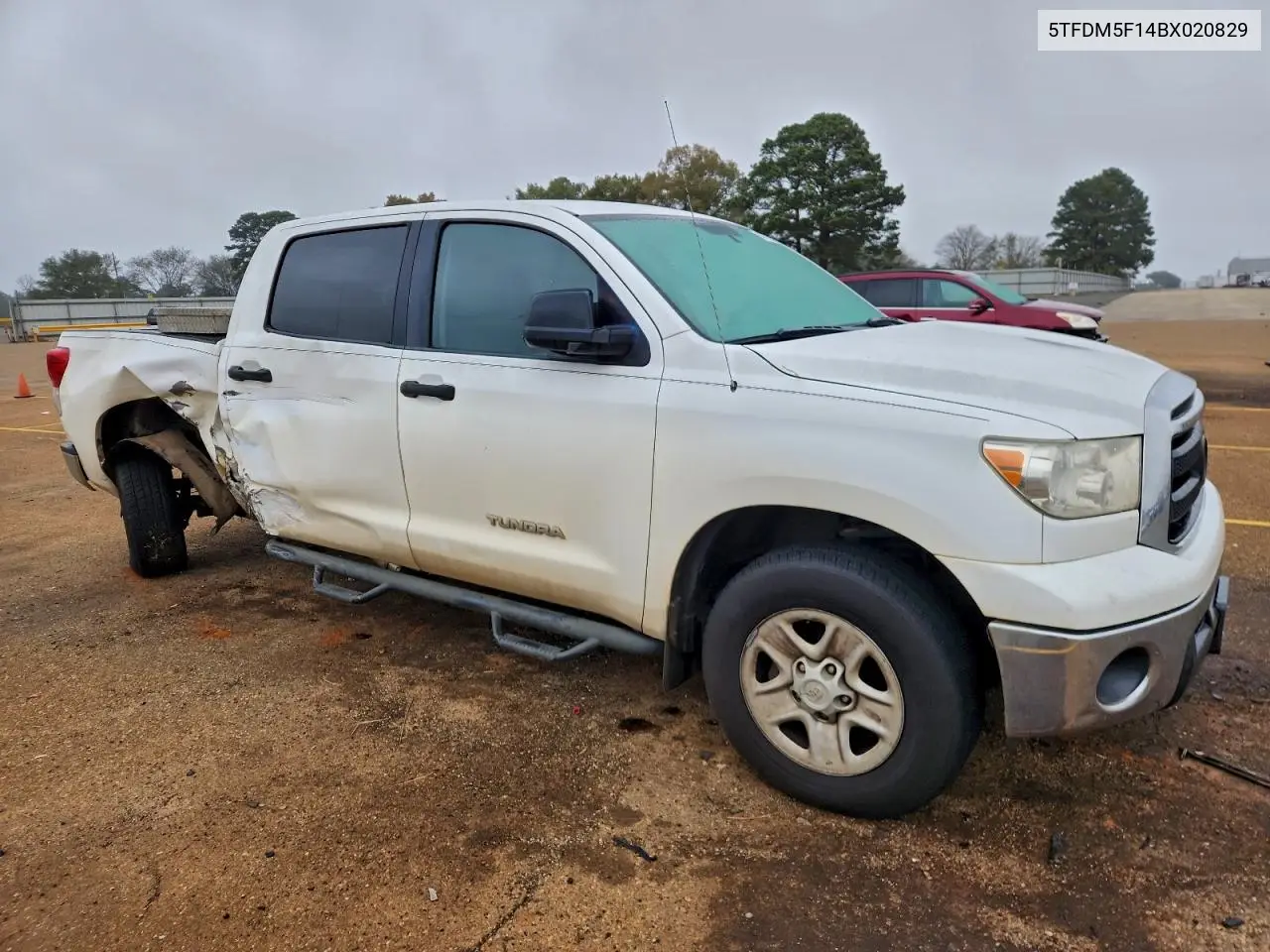 5TFDM5F14BX020829 2011 Toyota Tundra Crewmax Sr5