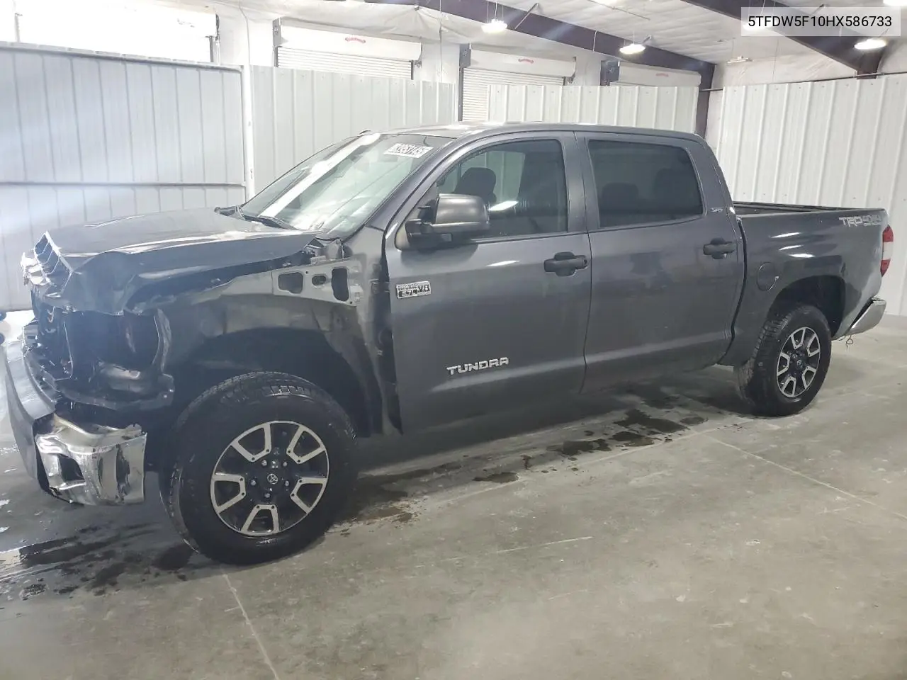 5TFDW5F10HX586733 2017 Toyota Tundra Crewmax Sr5