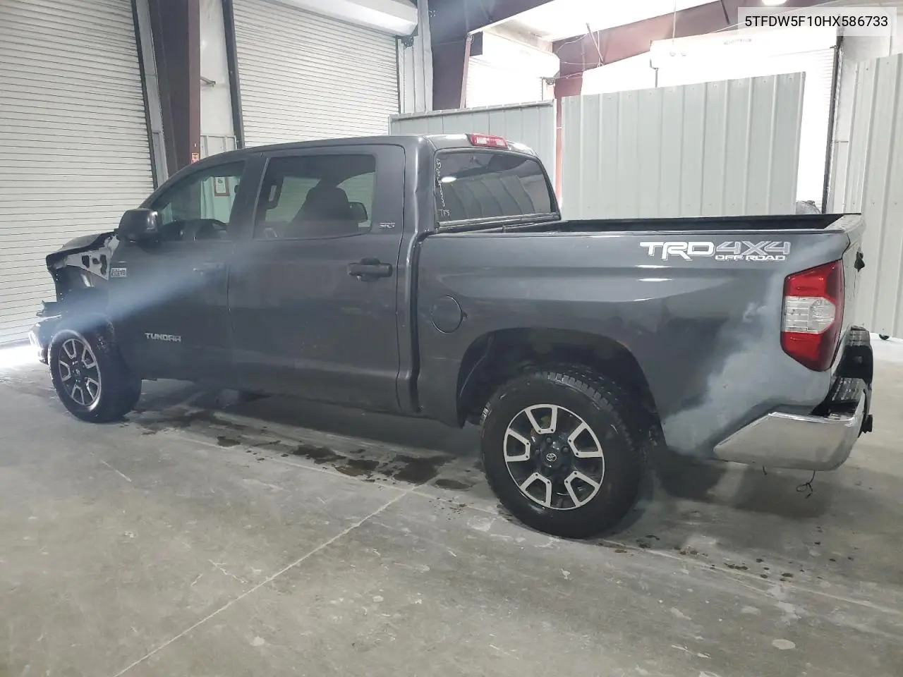 5TFDW5F10HX586733 2017 Toyota Tundra Crewmax Sr5