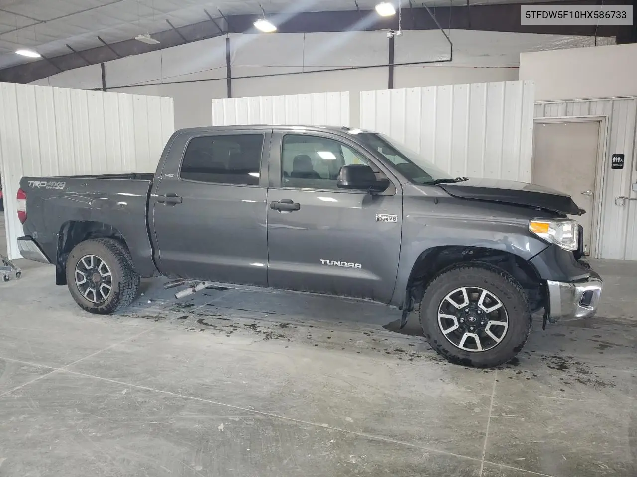 5TFDW5F10HX586733 2017 Toyota Tundra Crewmax Sr5
