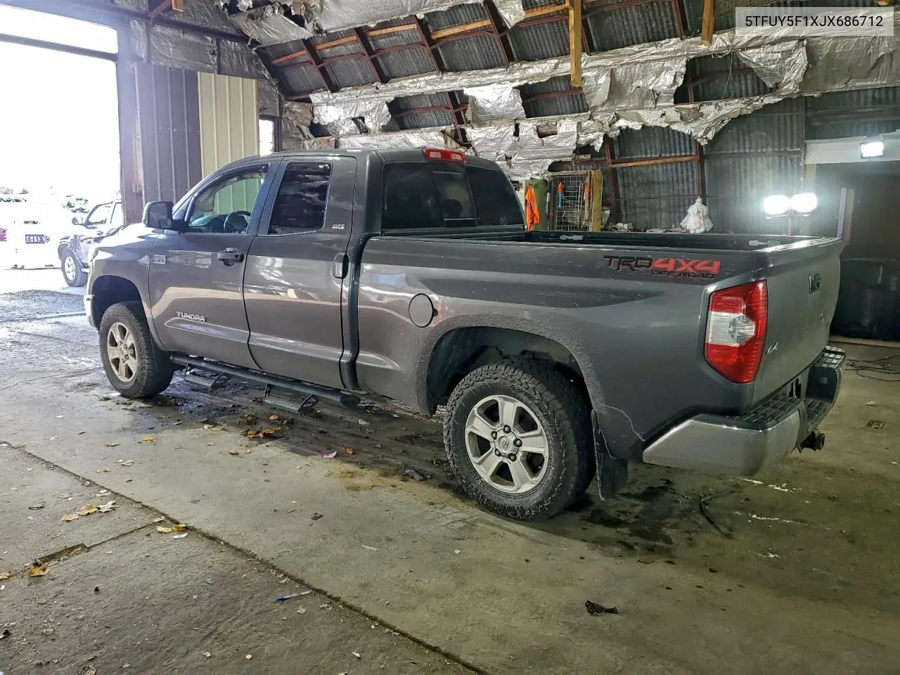 5TFUY5F1XJX686712 2018 Toyota Tundra Double Cab Sr