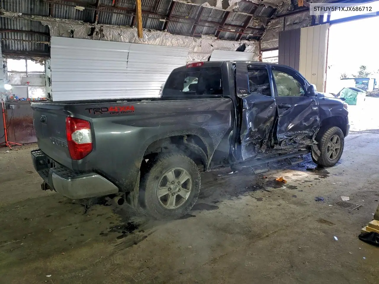 5TFUY5F1XJX686712 2018 Toyota Tundra Double Cab Sr