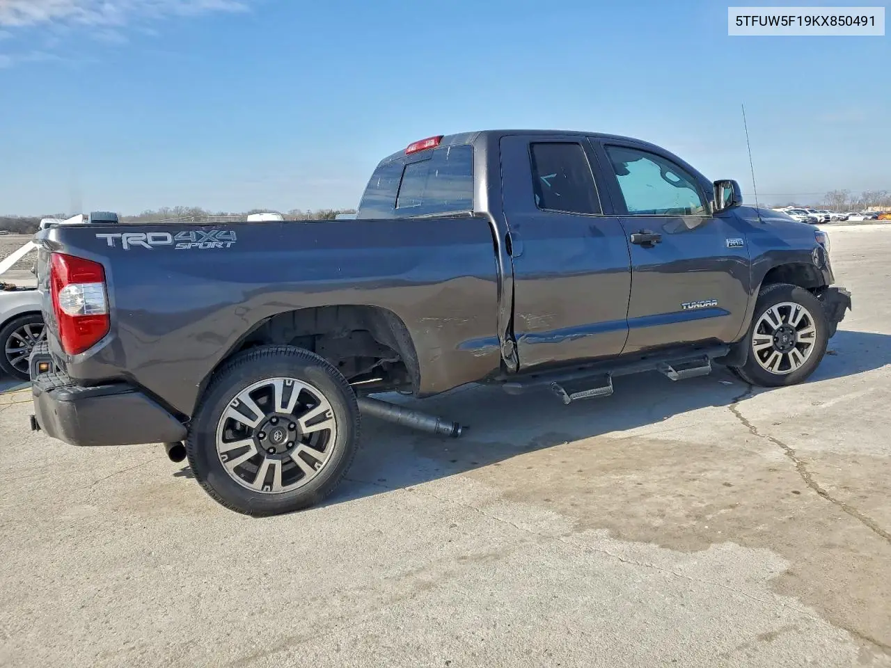 5TFUW5F19KX850491 2019 Toyota Tundra Double Cab Sr