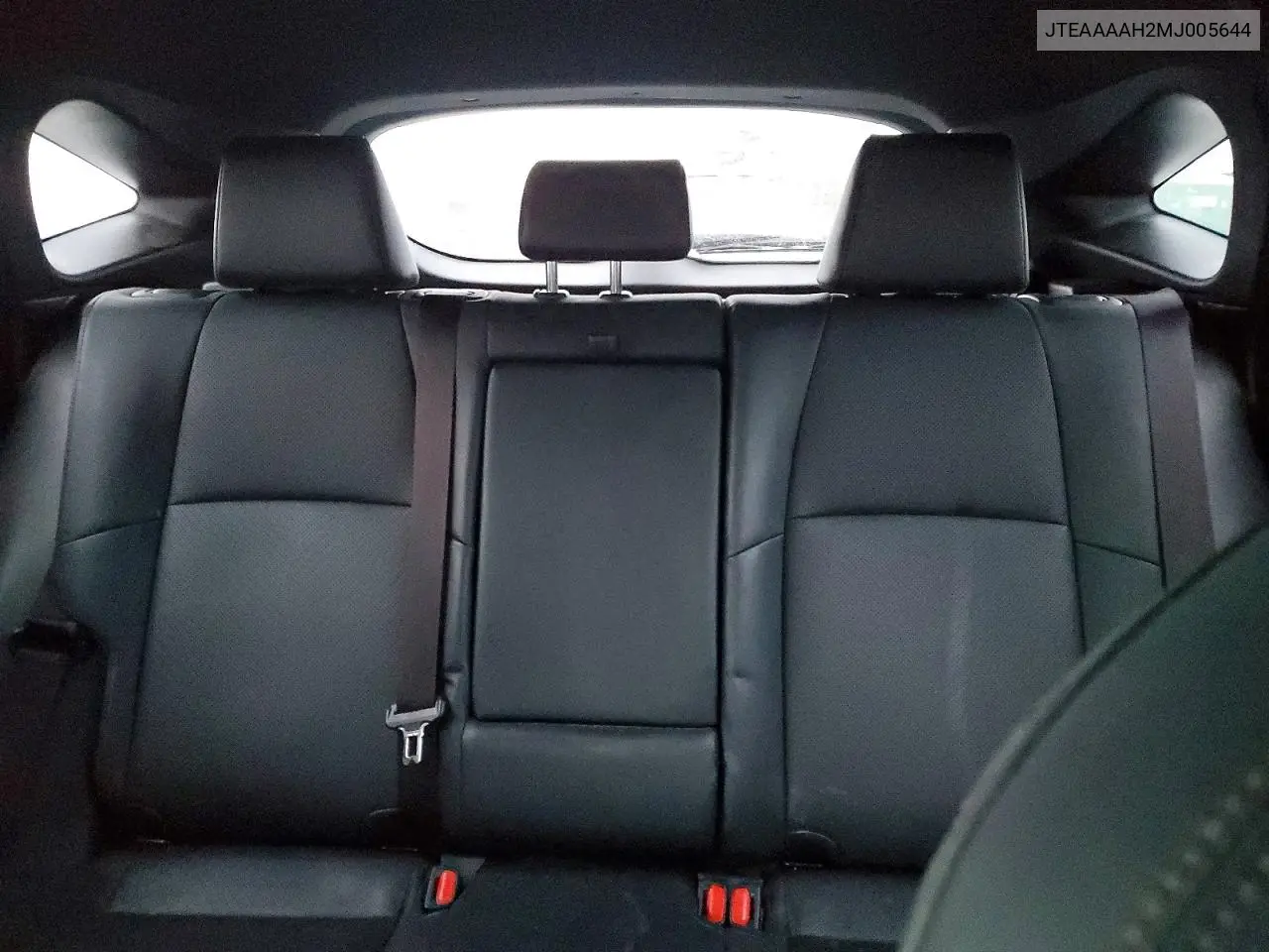JTEAAAAH2MJ005644 2021 Toyota Venza Le