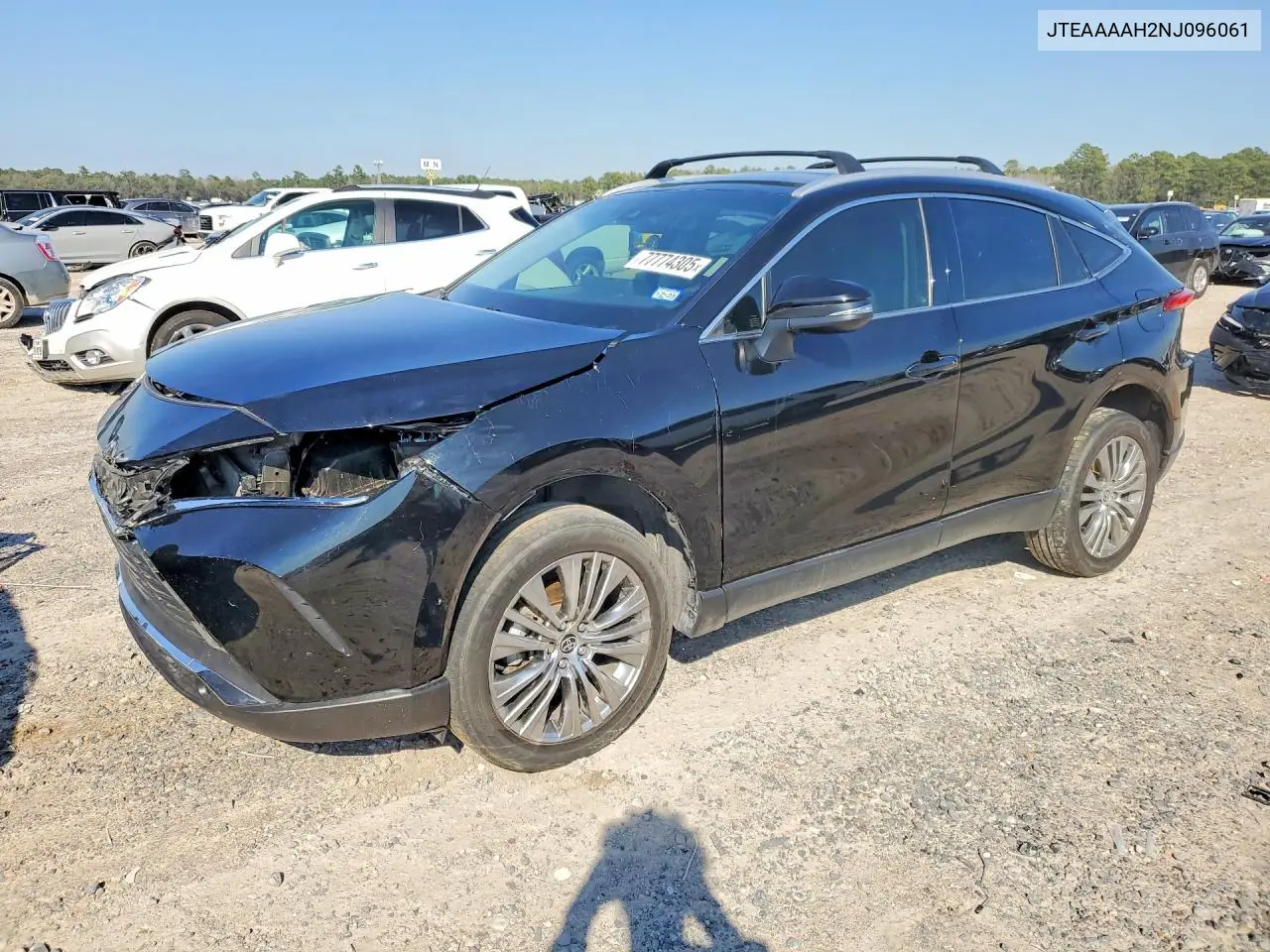JTEAAAAH2NJ096061 2022 Toyota Venza Le