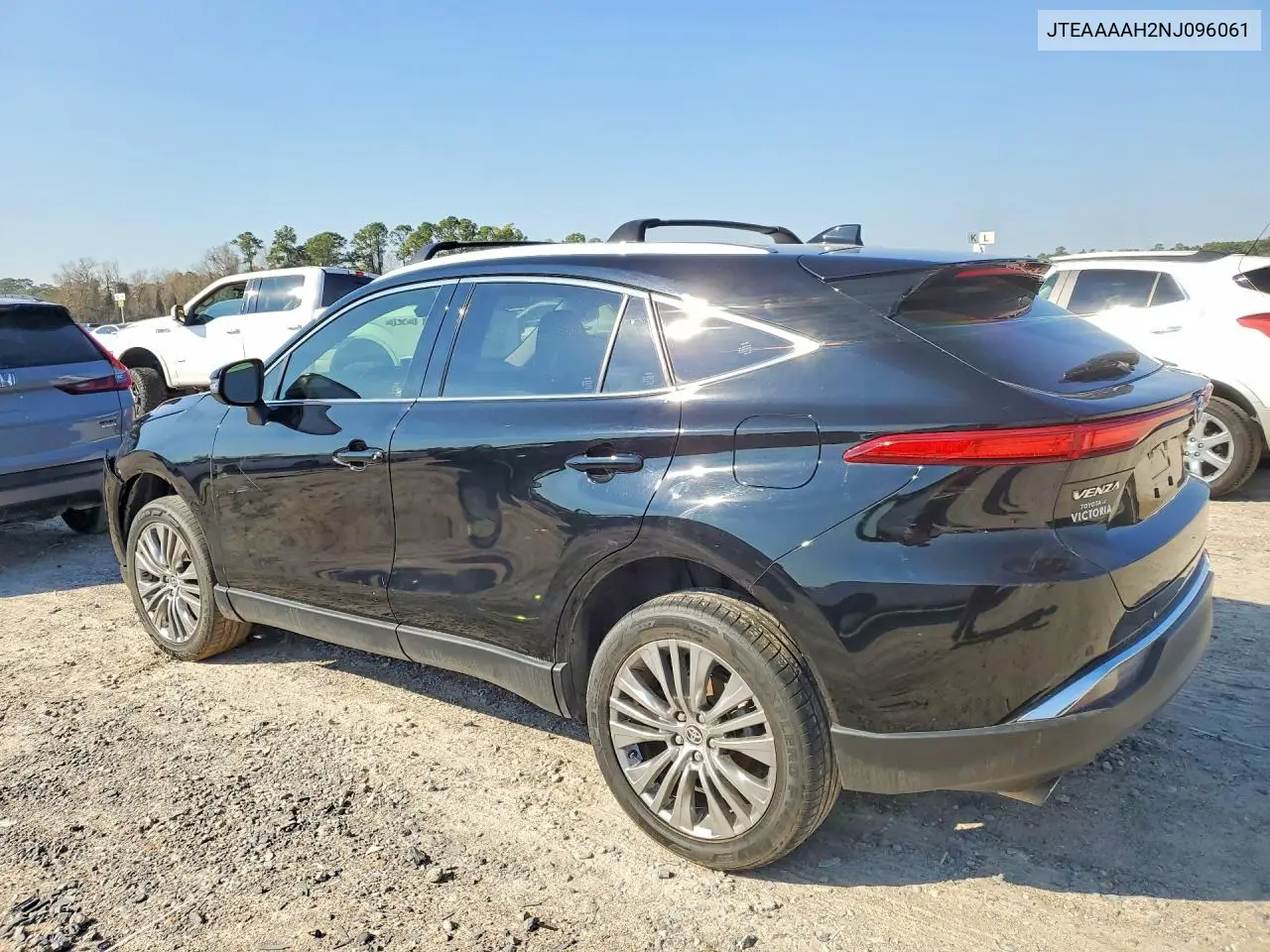 JTEAAAAH2NJ096061 2022 Toyota Venza Le