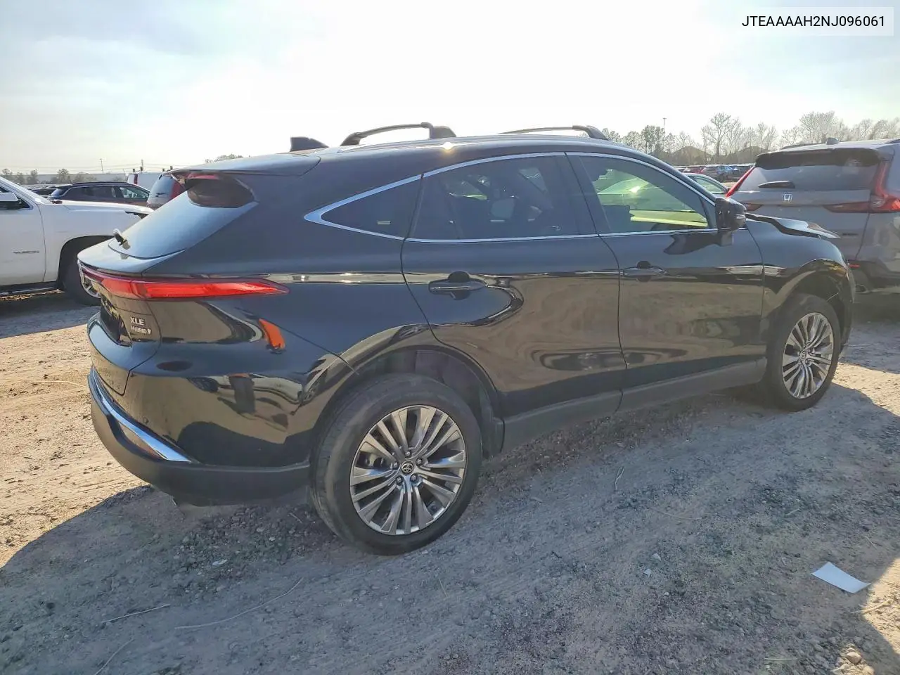 JTEAAAAH2NJ096061 2022 Toyota Venza Le