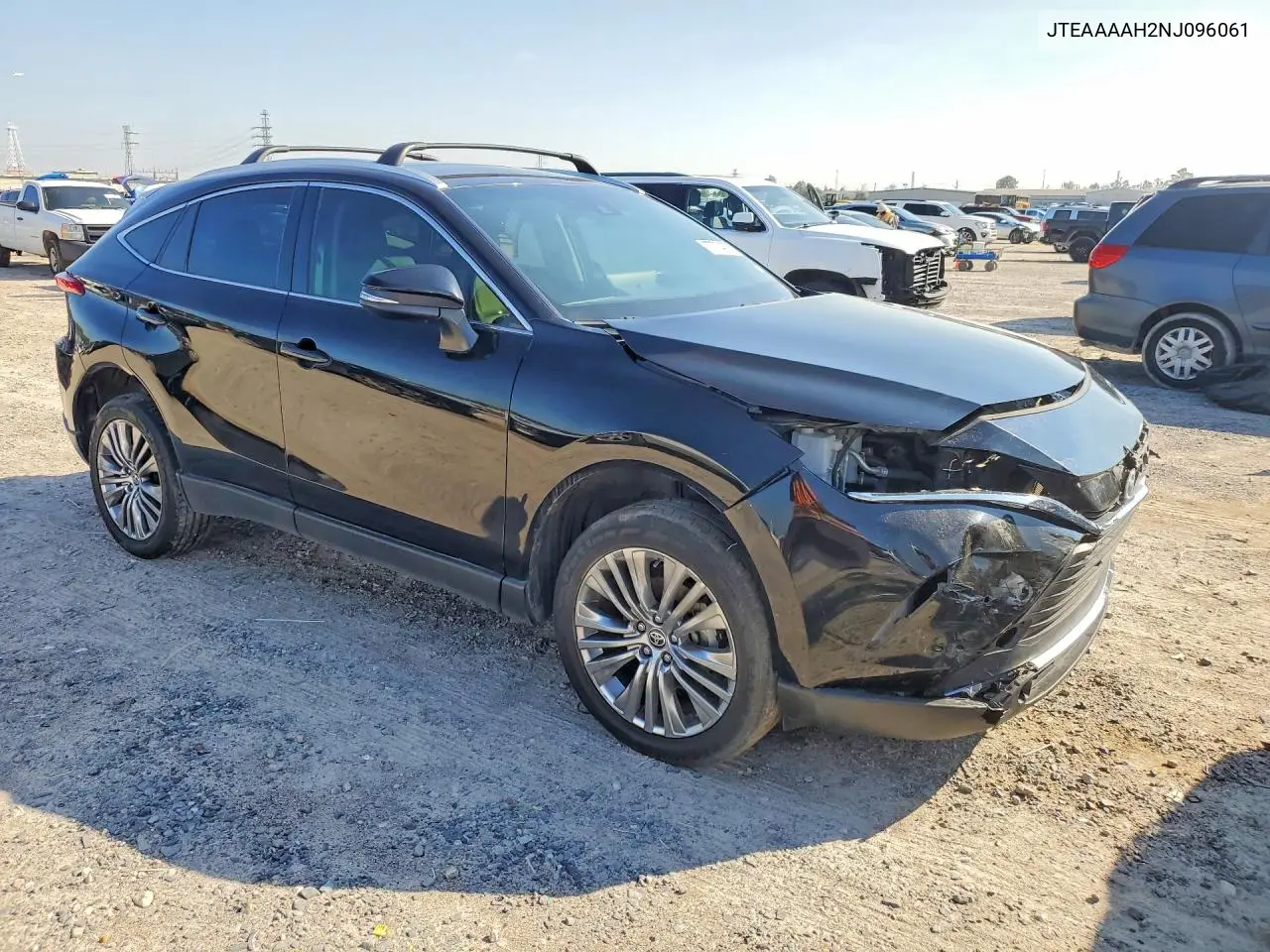 JTEAAAAH2NJ096061 2022 Toyota Venza Le