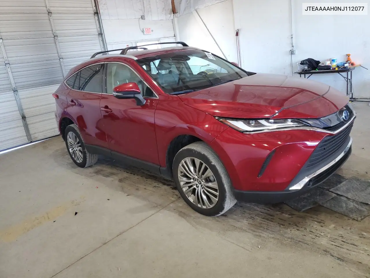JTEAAAAH0NJ112077 2022 Toyota Venza Le