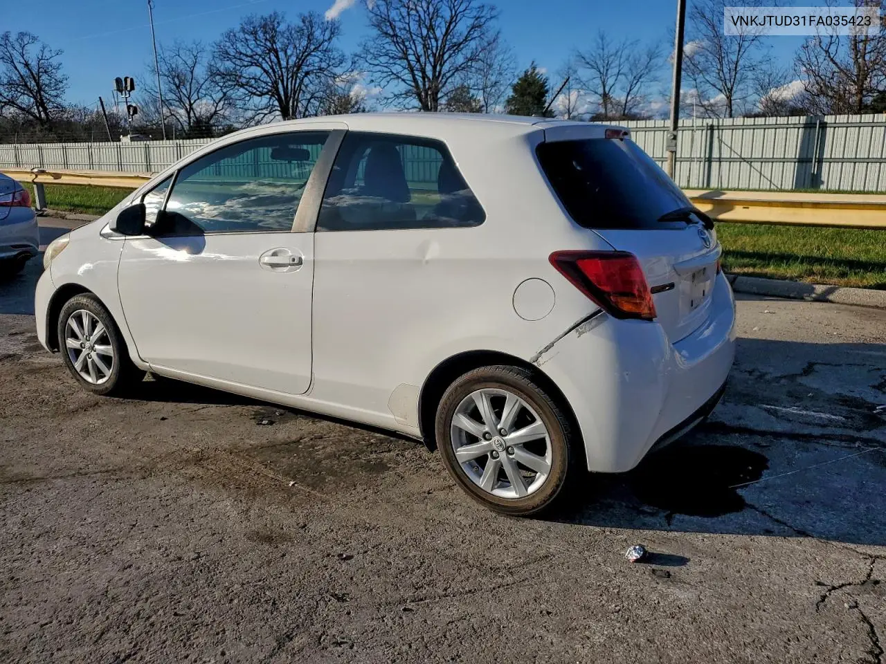 VNKJTUD31FA035423 2015 Toyota Yaris