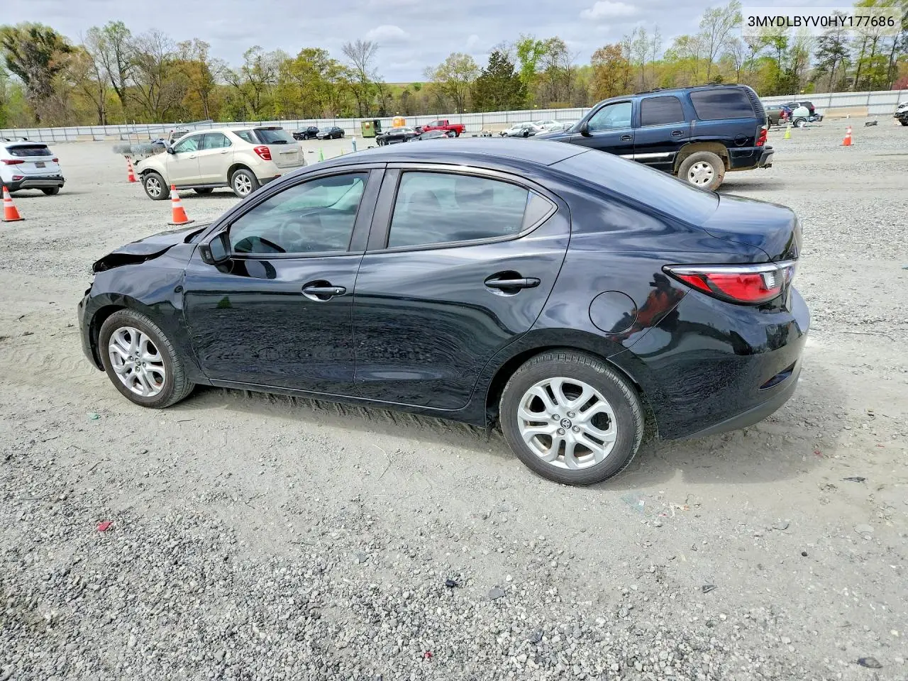 3MYDLBYV0HY177686 2017 Toyota Yaris Ia Base