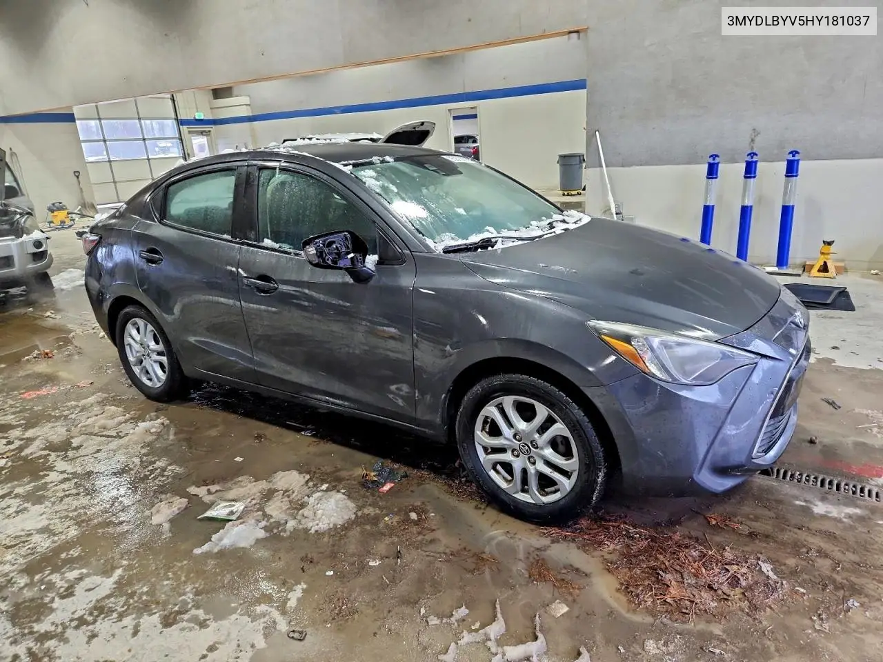 3MYDLBYV5HY181037 2017 Toyota Yaris Ia