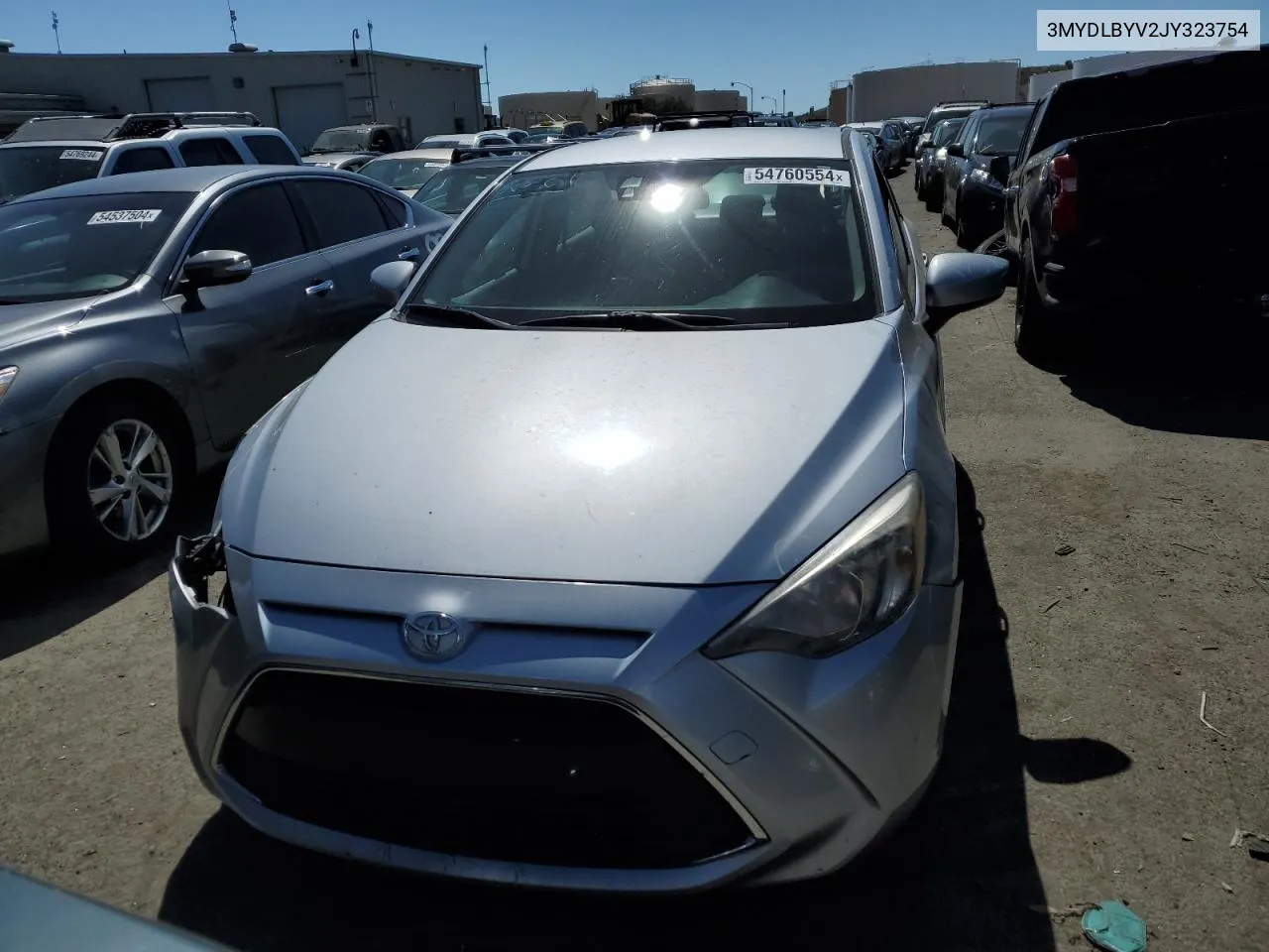 3MYDLBYV2JY323754 2018 Toyota Yaris Ia