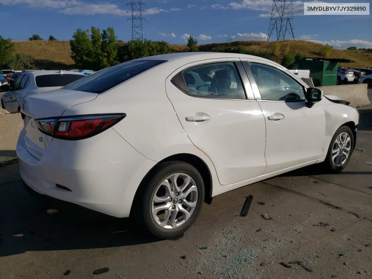 3MYDLBYV7JY329890 2018 Toyota Yaris Ia