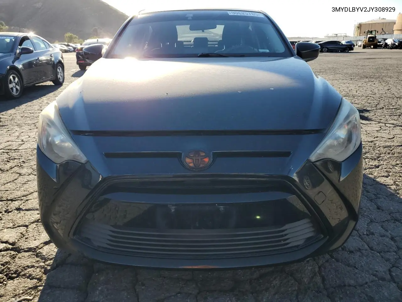 3MYDLBYV2JY308929 2018 Toyota Yaris Ia
