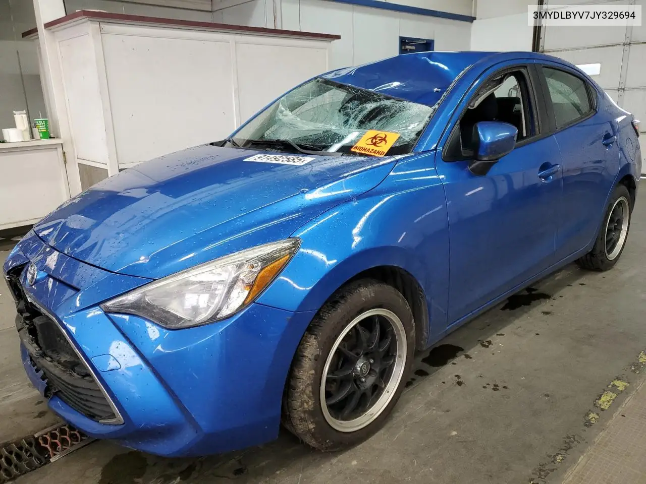 3MYDLBYV7JY329694 2018 Toyota Yaris Ia